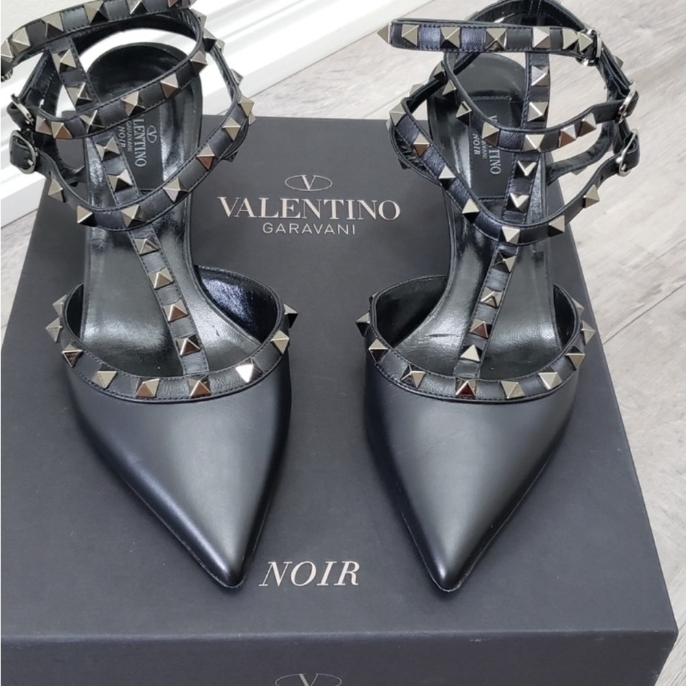 I SO Valentino Garavani Black Studded Heels